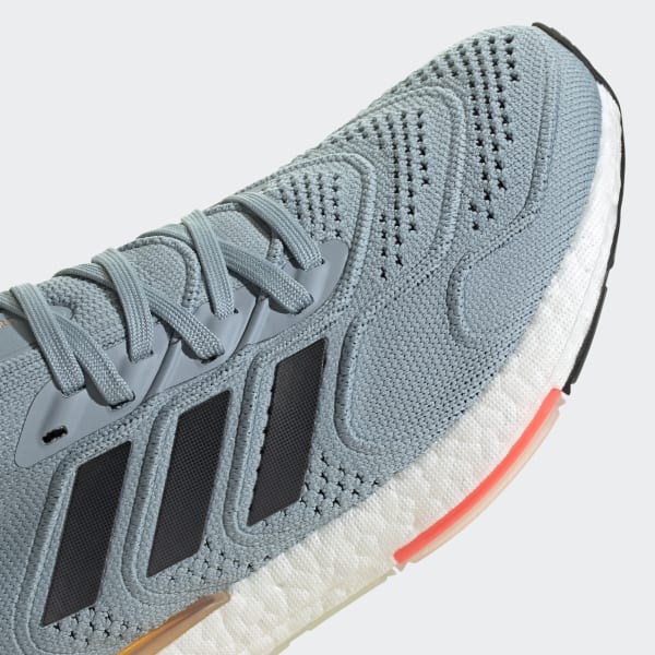 Foot-hugging upper
