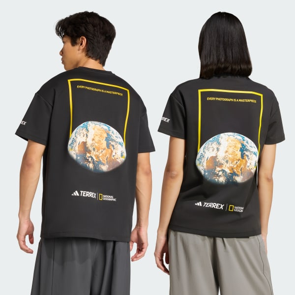 สีดำ เสื้อยืดแขนสั้นพิมพ์ลาย National Geographic