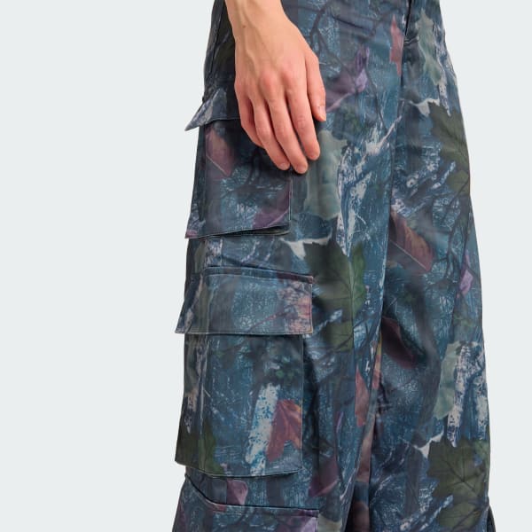 【ADIDAS】Cargo Pants - Black / KE3741 adidas Originals Leaf Camo Print Satin Cargo Pants - Black