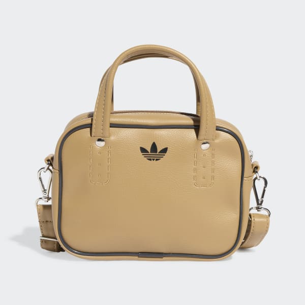adidas ブラウン バッグ ショルダーストラップ付き adidas（アディダス）の「モノグラム ミニエアライナーバッグ