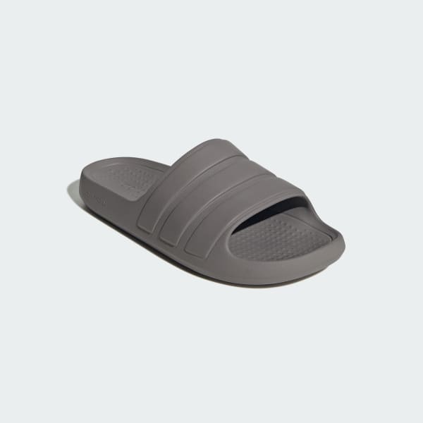 Abu-abu Slides Adilette Flow