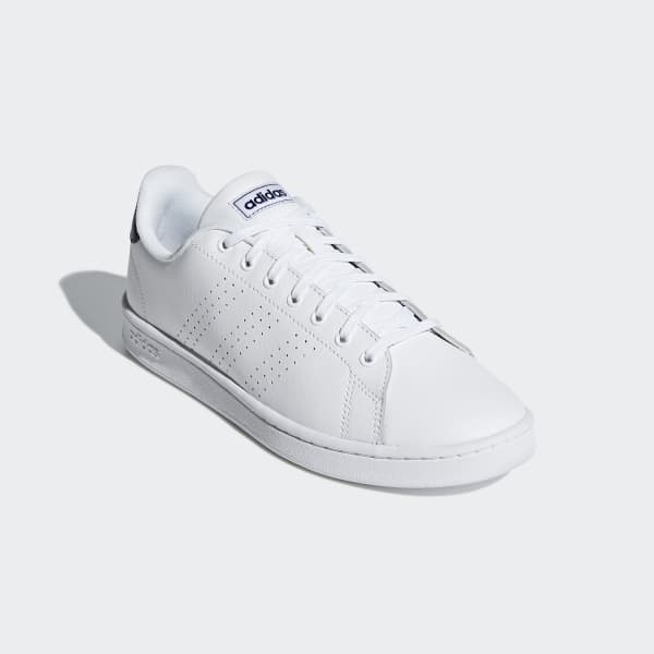 adidas geeft schoenen weg