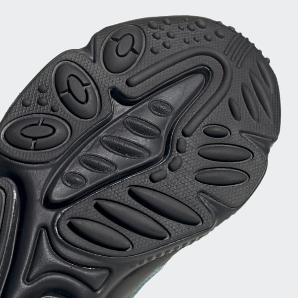 triple black ozweego