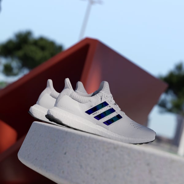 Adidas ultra boost 1. all white top