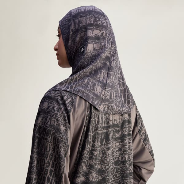 Cokelat Hijab Bermotif adidas by Stella McCartney