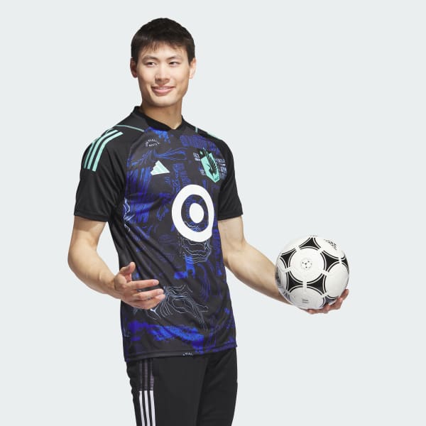 Mnufc 2020 kit top