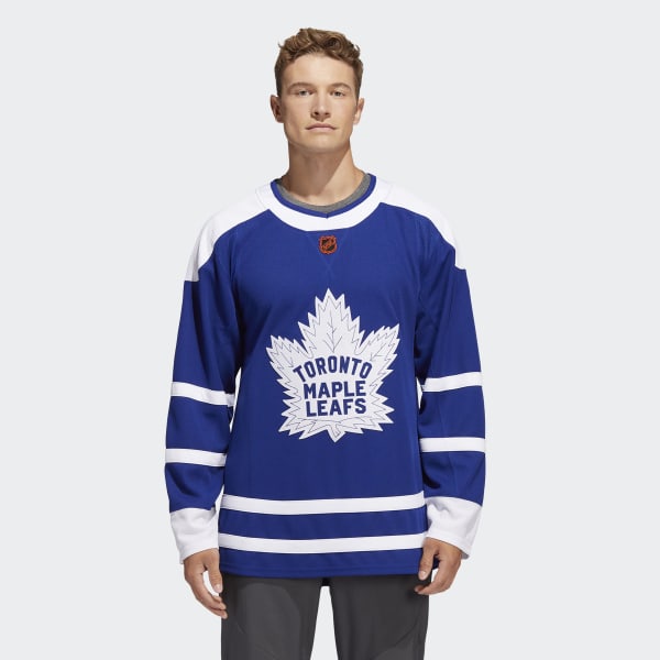 Toronto Maple Leafs adidas 2020/21 Reverse Retro Knit Hat - Gray