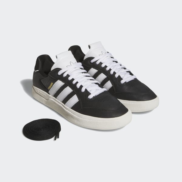 靴 Adidas Tyshawn Low Adidas Tyshawn Low Shoes - Brown/White/Gold Metallic – CCS