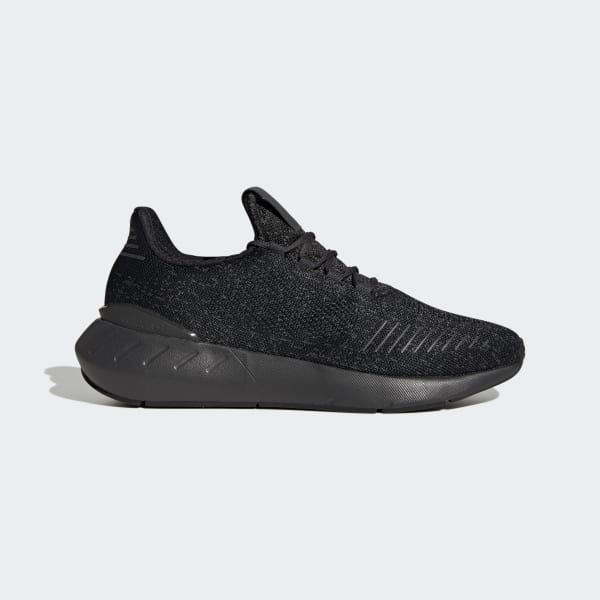 Adidas swift run full black sales
