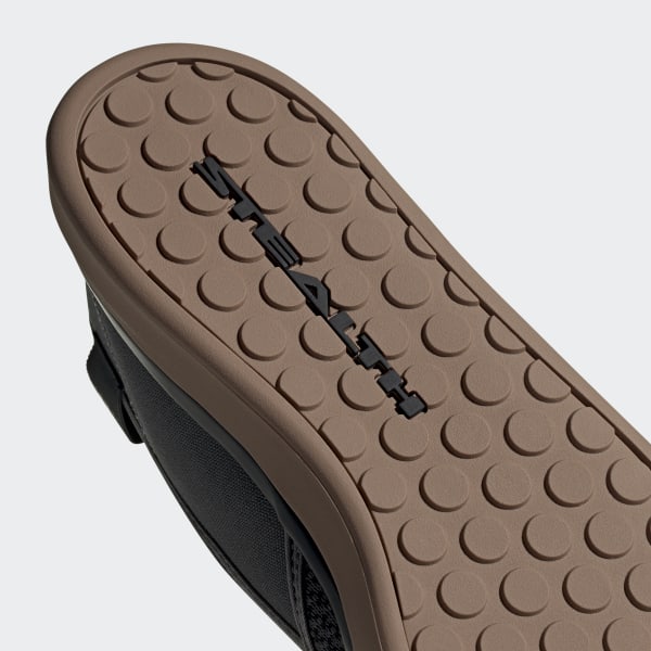 adidas sleuth slip on