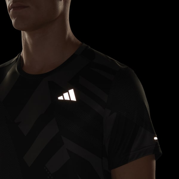 Czerń Own the Run Seasonal Tee