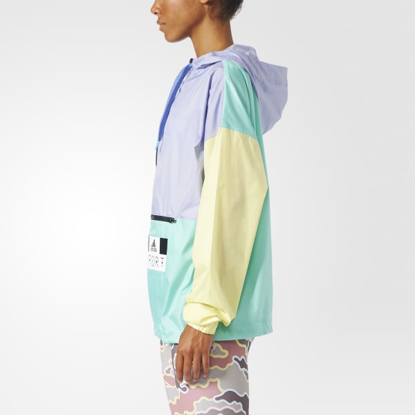 de que color es la chamarra adidas