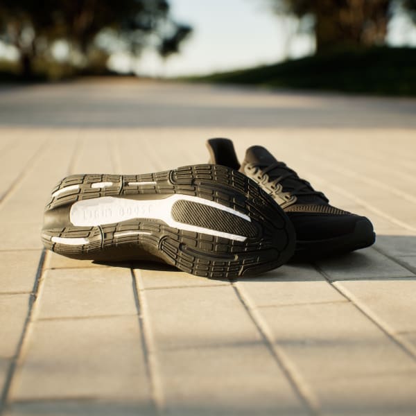 zwart Ultraboost Light Schoenen