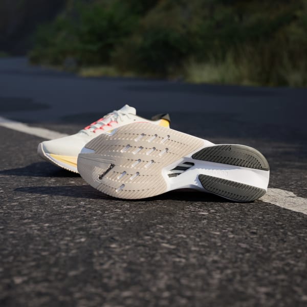 Beige Tenis Adizero Boston 12