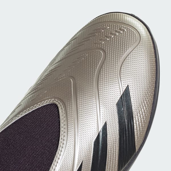 Adidas predator laceless turf top