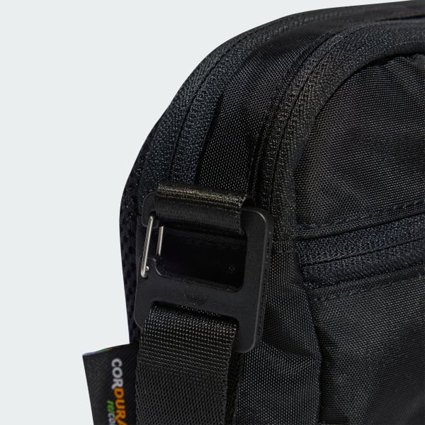 adidas Premium Essentials Small Airliner Tasche Schwarz adidas Deutschland