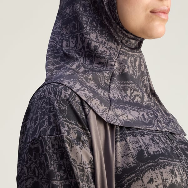 Cokelat Hijab Bermotif adidas by Stella McCartney