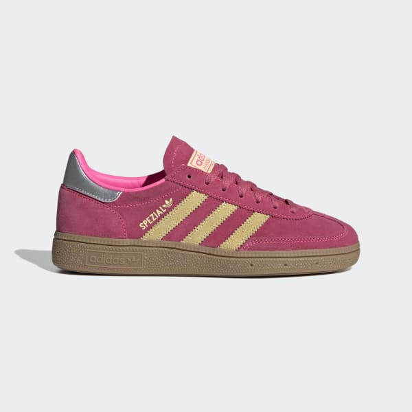adidas HANDBALL SPEZIAL ピンク 2回使用 MY旅】神戸旅スタイルは「adidas Handball Spezial」のピンクが