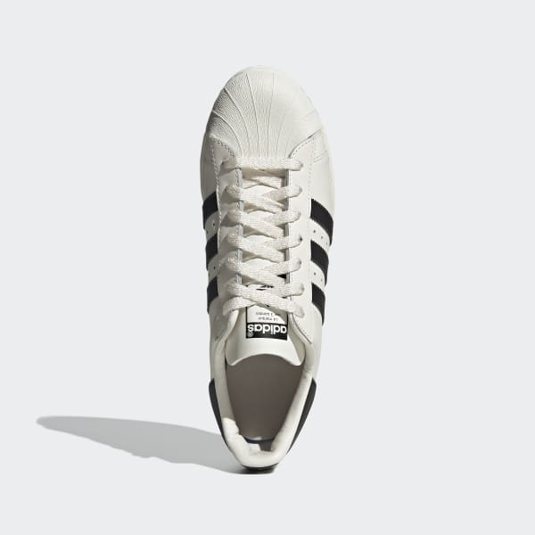 Weiss Superstar 82 Schuh