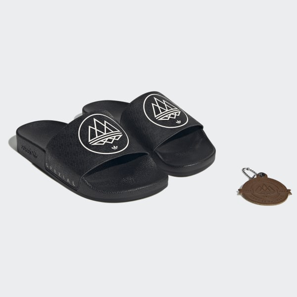 Adidas adilette slides all black hot sale