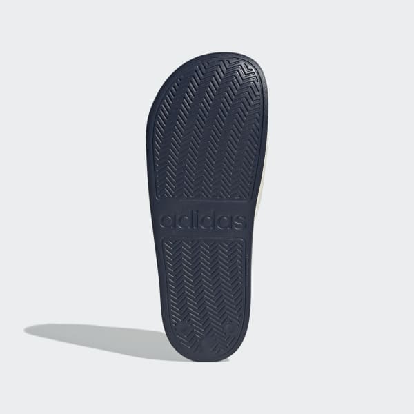 Hvit Adilette Shower Sandaler