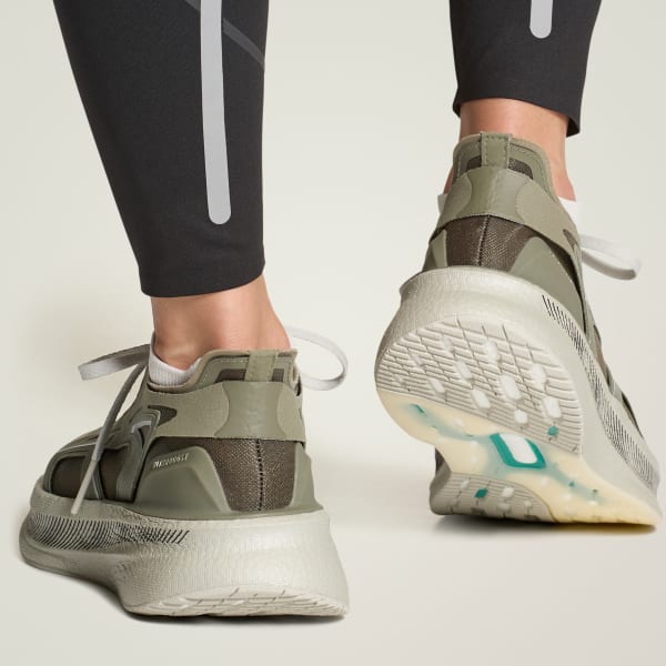 Groen adidas by Stella McCartney Ultraboost 5 Schoenen