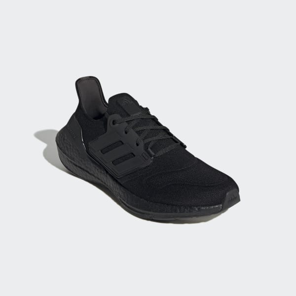 Schwarz Ultraboost 22 Laufschuh