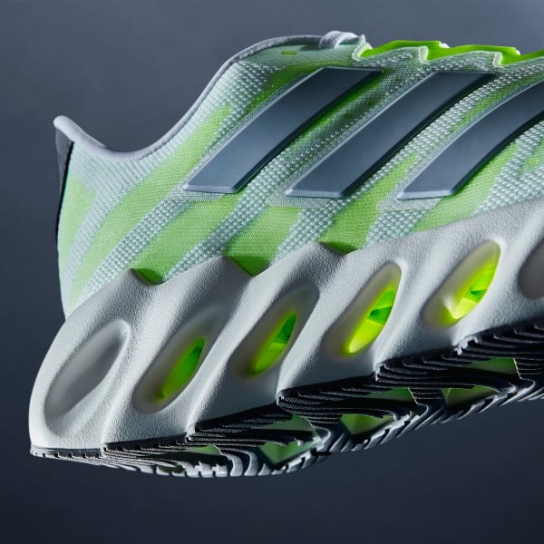 สีขาว รองเท้าวิ่ง Switch FWD