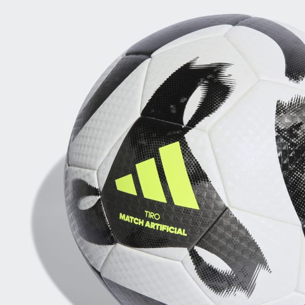 Bianco Pallone Tiro League Artificial Ground
