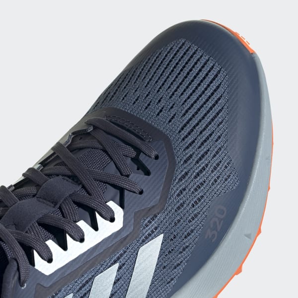 Robust trail running shoe, yet with lightweight cushioning.