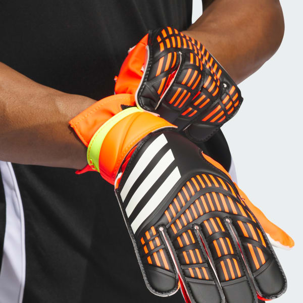 Black Predator Training Goalkeeper Gloves