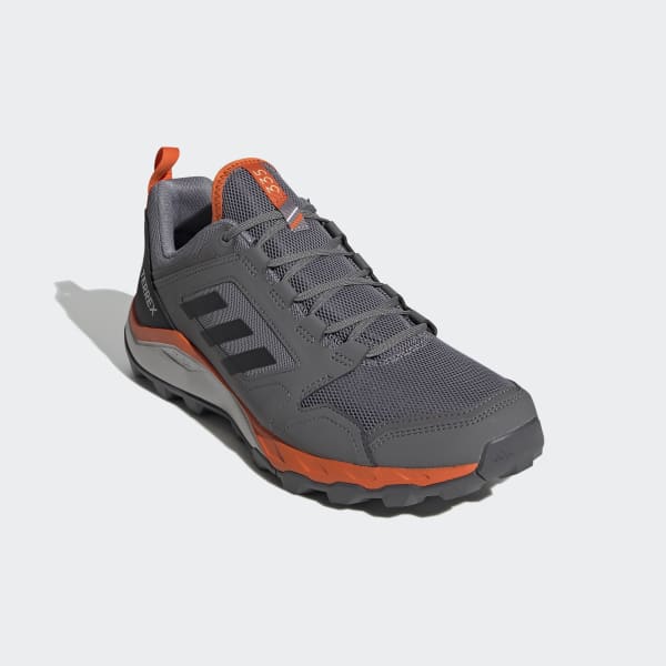 Tenis todo terreno sale adidas