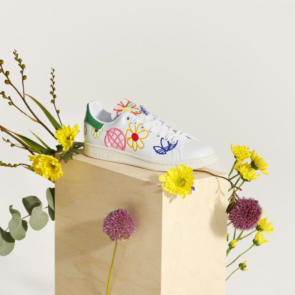 stan smith nere fiori