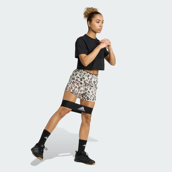 ベージュ ワークアウト エッセンシャルズ ウーブン ショーツ プリント