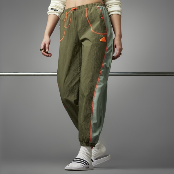 Low-waisted jogger pants