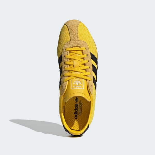 Kuning SEPATU TOKYO