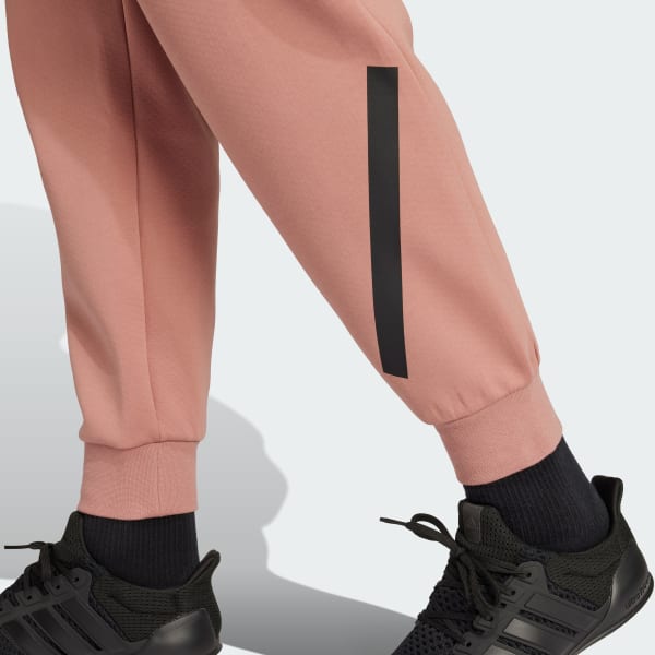 Calça New adidas Z.N.E. - Rosa adidas | adidas Brasil Calça New adidas Z.N.E. - Rosa adidas | adidas Brasil