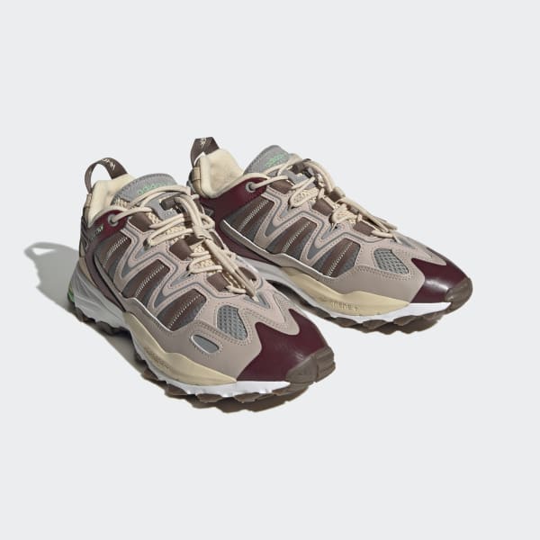 Beige Hyperturf Adventure Schuh