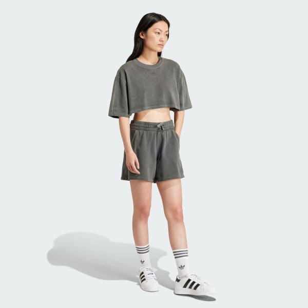 ブラック エッセンシャルズ+ クロップドTシャツ