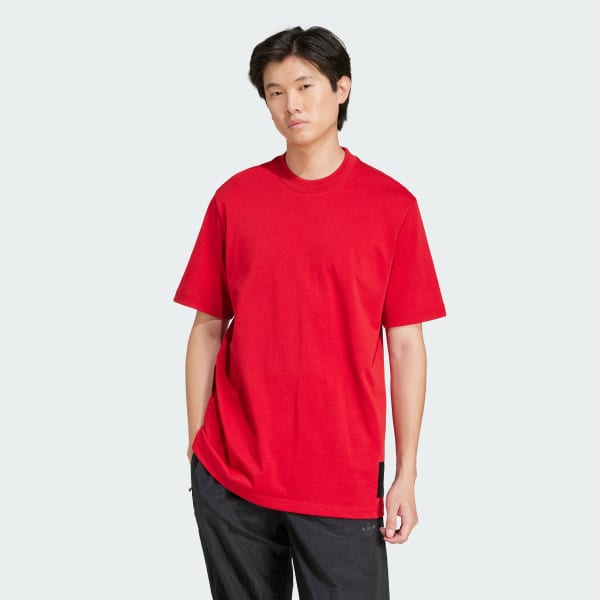 สีแดง เสื้อยืดพิมพ์ลาย Fashion Label