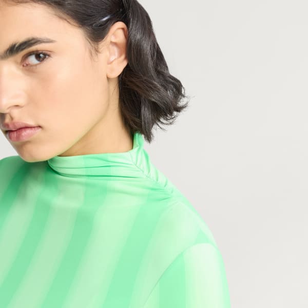 สีเขียว เสื้อยืดแขนยาว