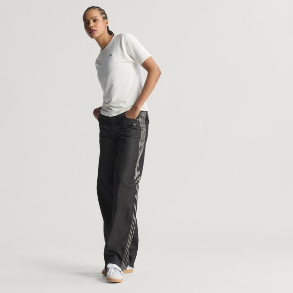 สีขาว เสื้อยืด Premium Essentials