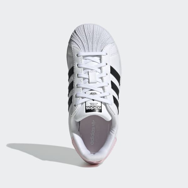 Adidas superstar discount blancas puestas