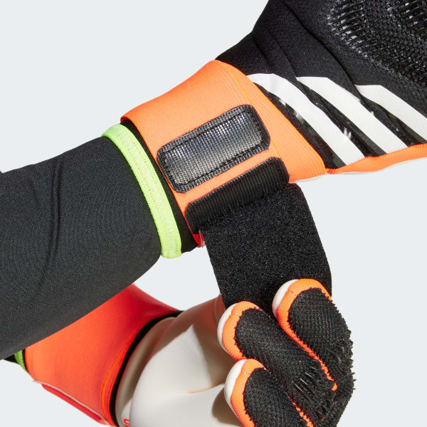 Black Predator Competition Goalkeeper Gloves