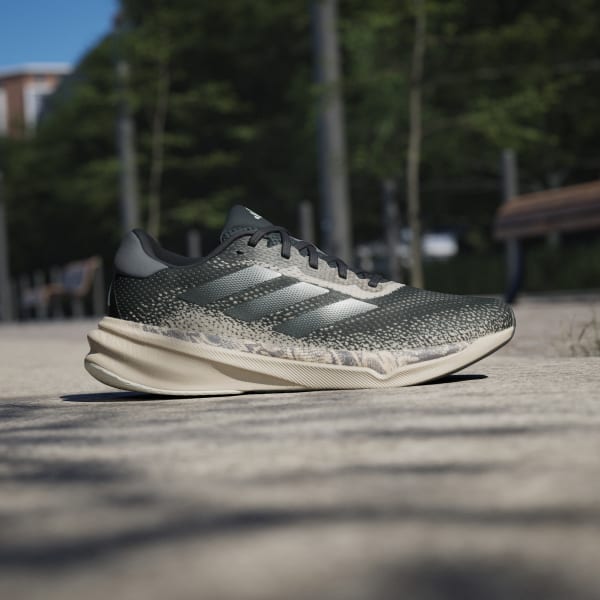 สีเทา รองเท้าวิ่ง Supernova Stride