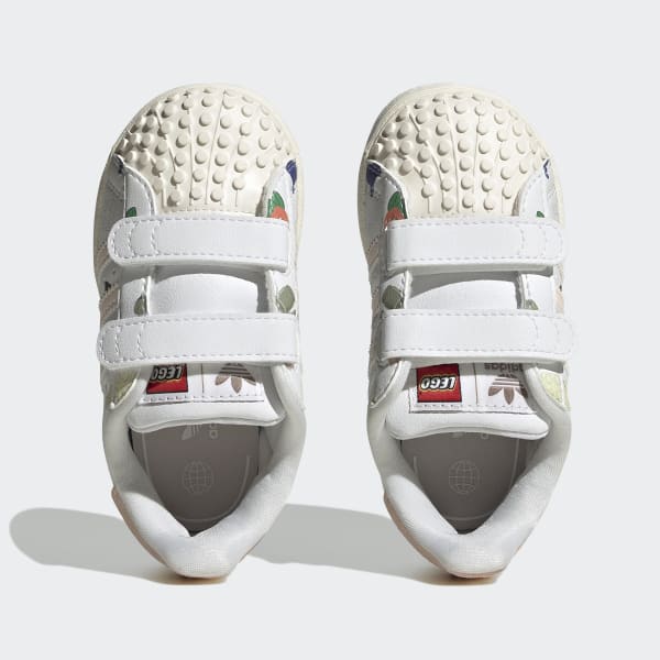 Weiss adidas Superstar x LEGO Schuh