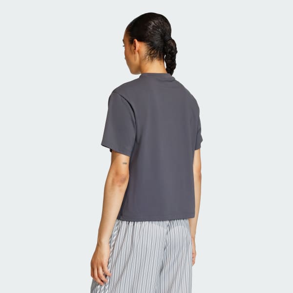 สีดำ เสื้อยืดทรงเรกูลาร์