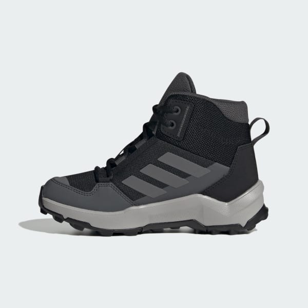 Sepatu adidas terrex mid top