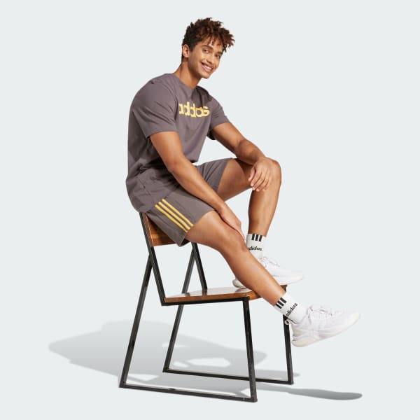Marrom Camiseta Essentials Linear Embroidered Logo