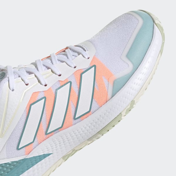 Lightweight mesh upper